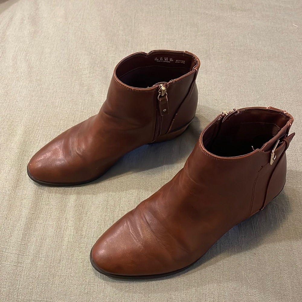 Size 8.5 brown leather Dr. Scholl’s booties